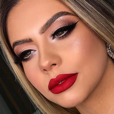 bet365 cartao vermelho vale 2|6 Inspirações de maquiagem com batom vermelho .